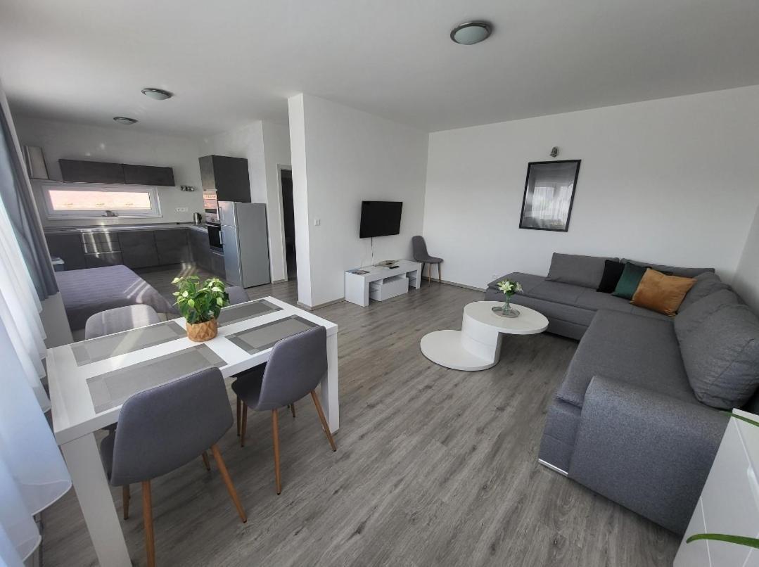 Apartman Gabriela Roudne Exteriör bild